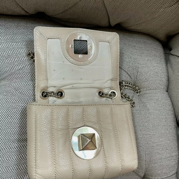 π₯³HPπ₯³Kate Spade Gold Coast Chain Beige Crossbody - Picture 8 of 12
